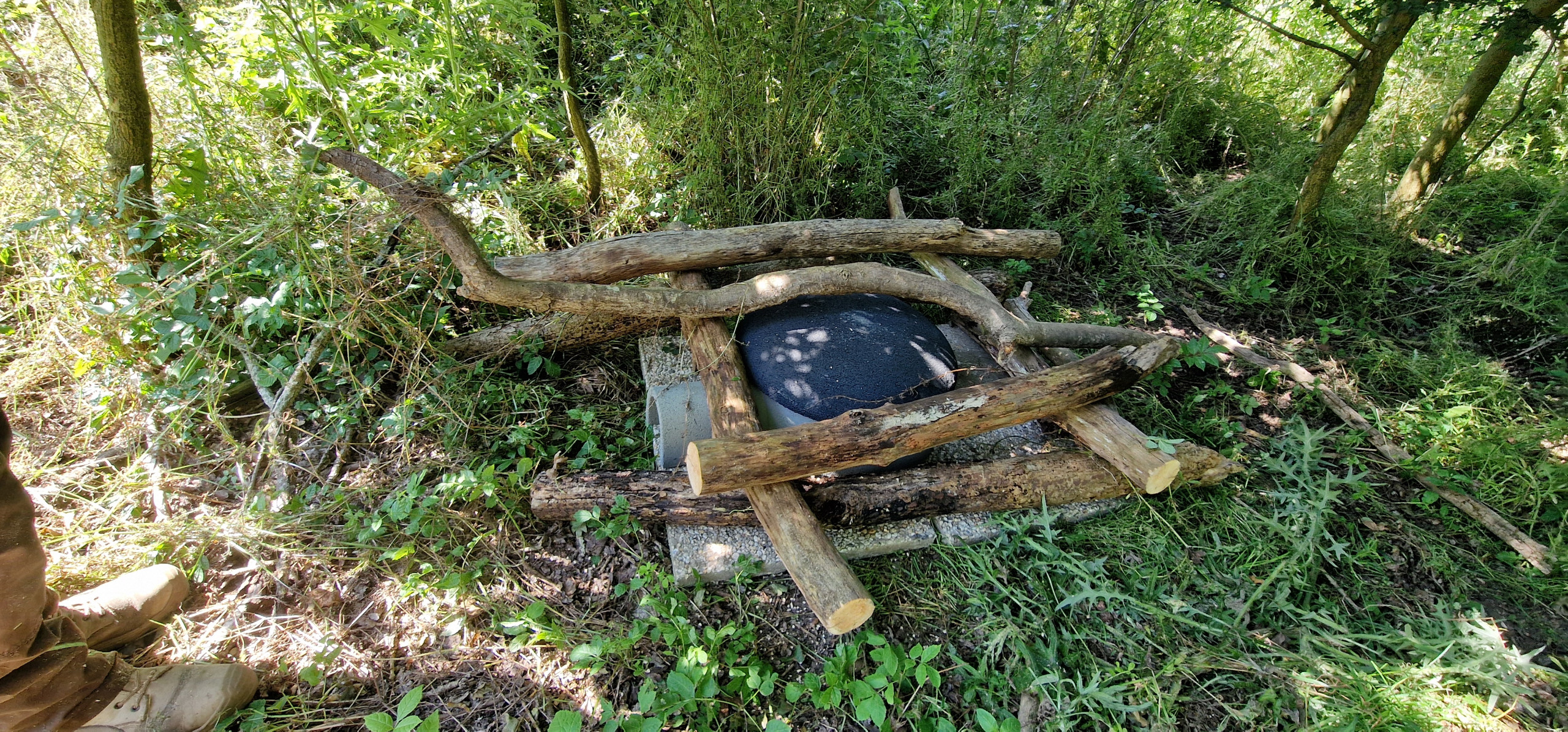 Takkenhoop in aanbouw, met een alternatieve verblijfplaats voor de boommarter in het midden
