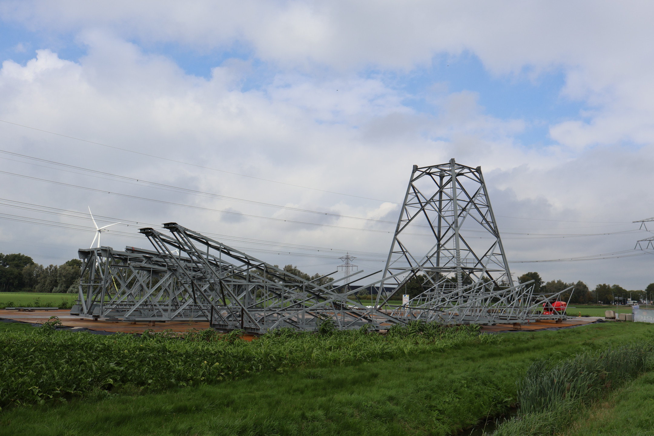 Realisatie van een nieuwe mast op de fundering